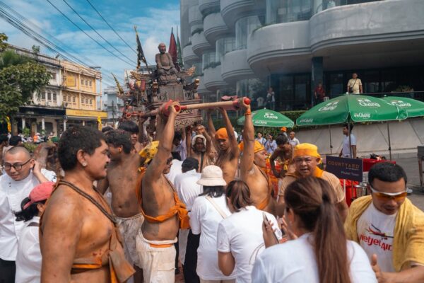 สัมผัสประเพณีถือศีลกินผักภูเก็ตอย่างใกล้ชิด ใจกลางเมือง ณ โรงแรมคอร์ทยาร์ด แมริออท ภูเก็ต ทาวน์